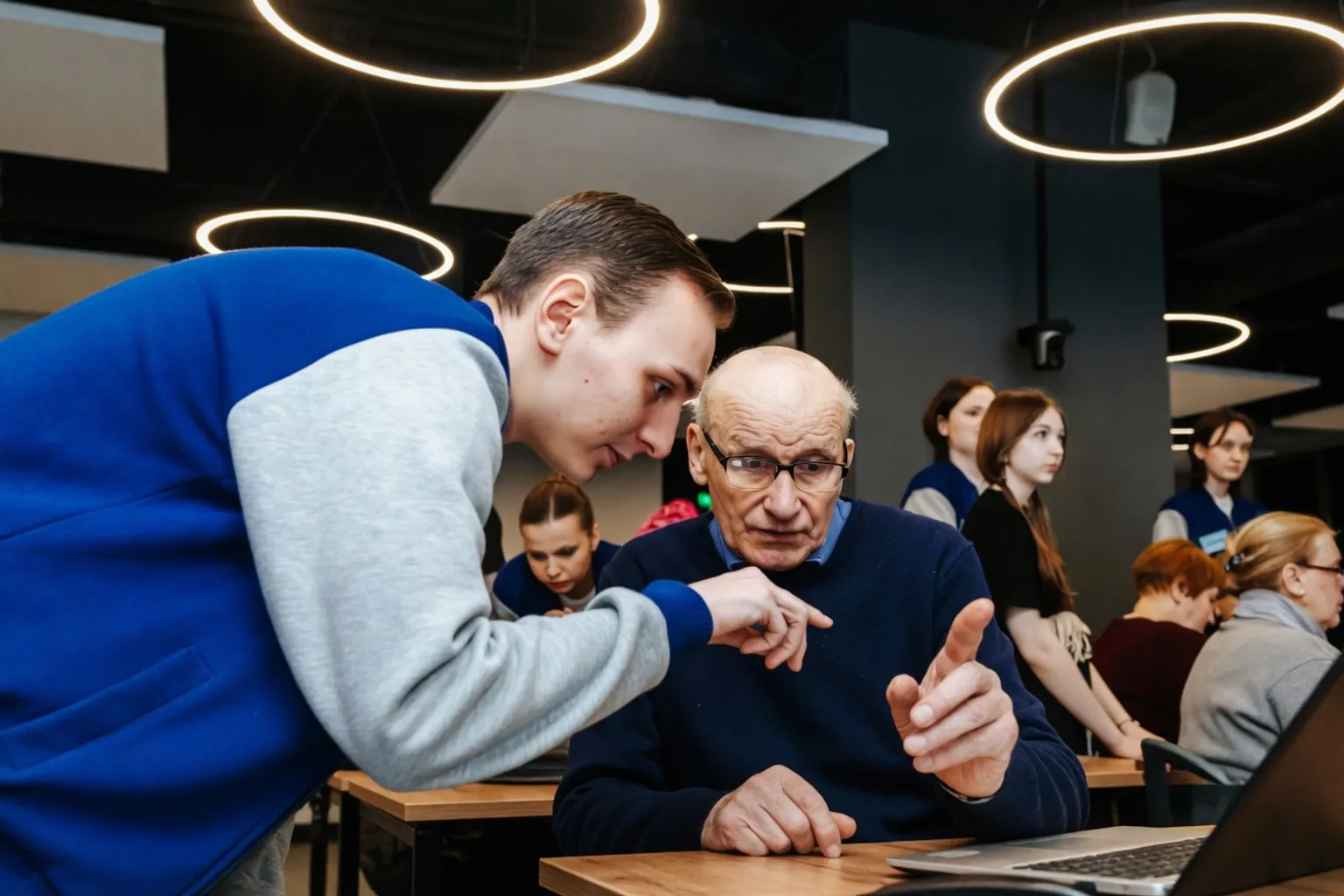 Бесплатное обучение цифровой грамотности для жителей Ярославля 50+: программа Поколение онлайн в Школе 21