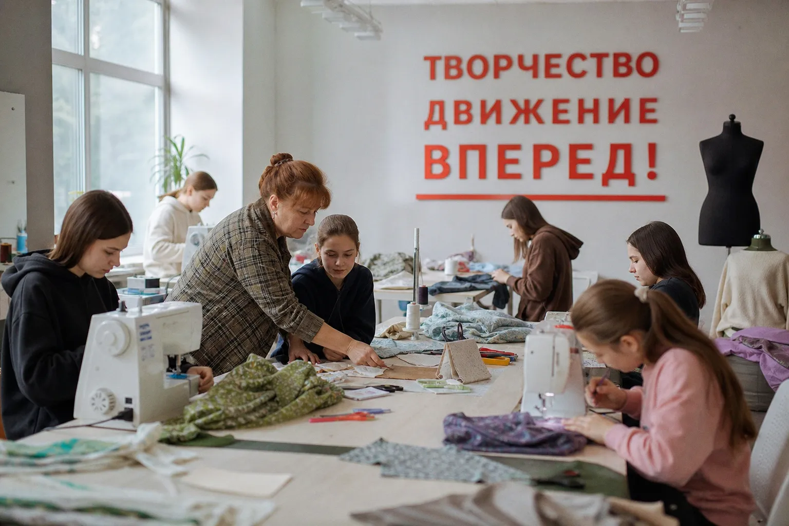 Почему российская молодежь выбирает колледжи вместо классического высшего образования