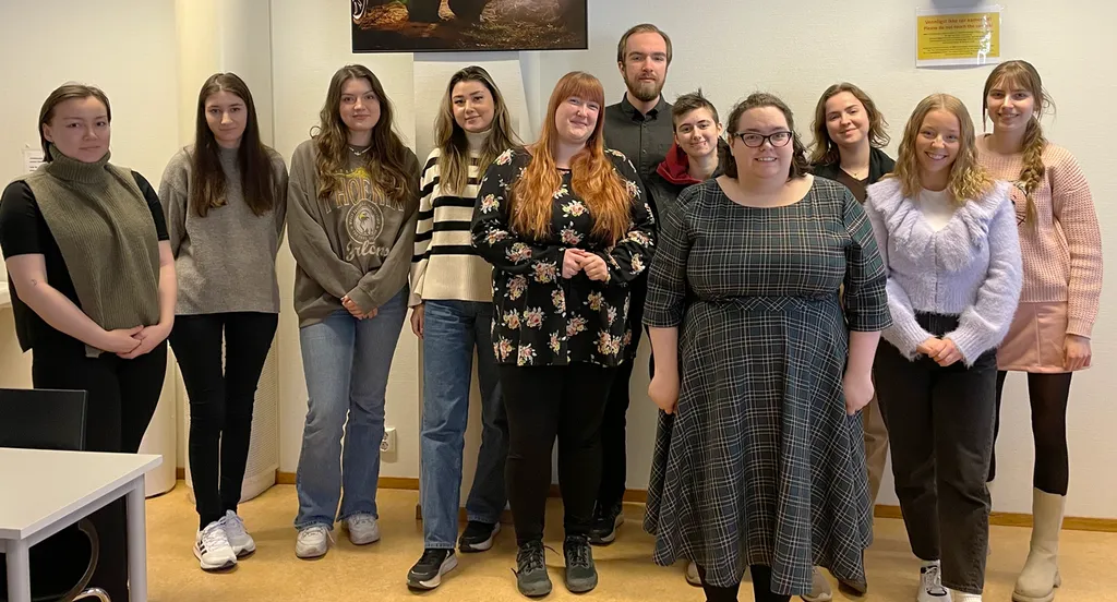 Сравнить курсы по английскому для подготовки к международным экзаменам: Cambridge, IELTS, TOEFL в 2026 году